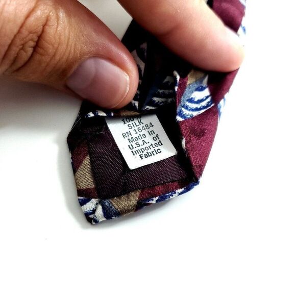 Viaggio Red Tan Geometric Jacquard Print Short Silk Tie - Picture 4 of 6